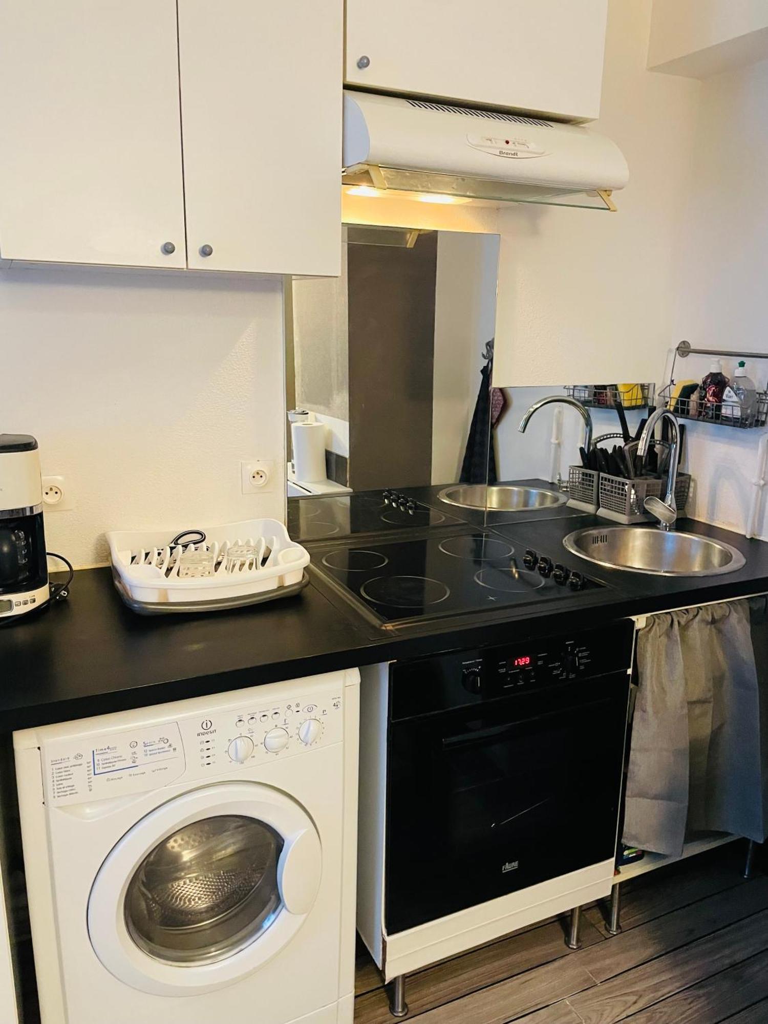 Comfortable Studio In Clichy Extérieur photo