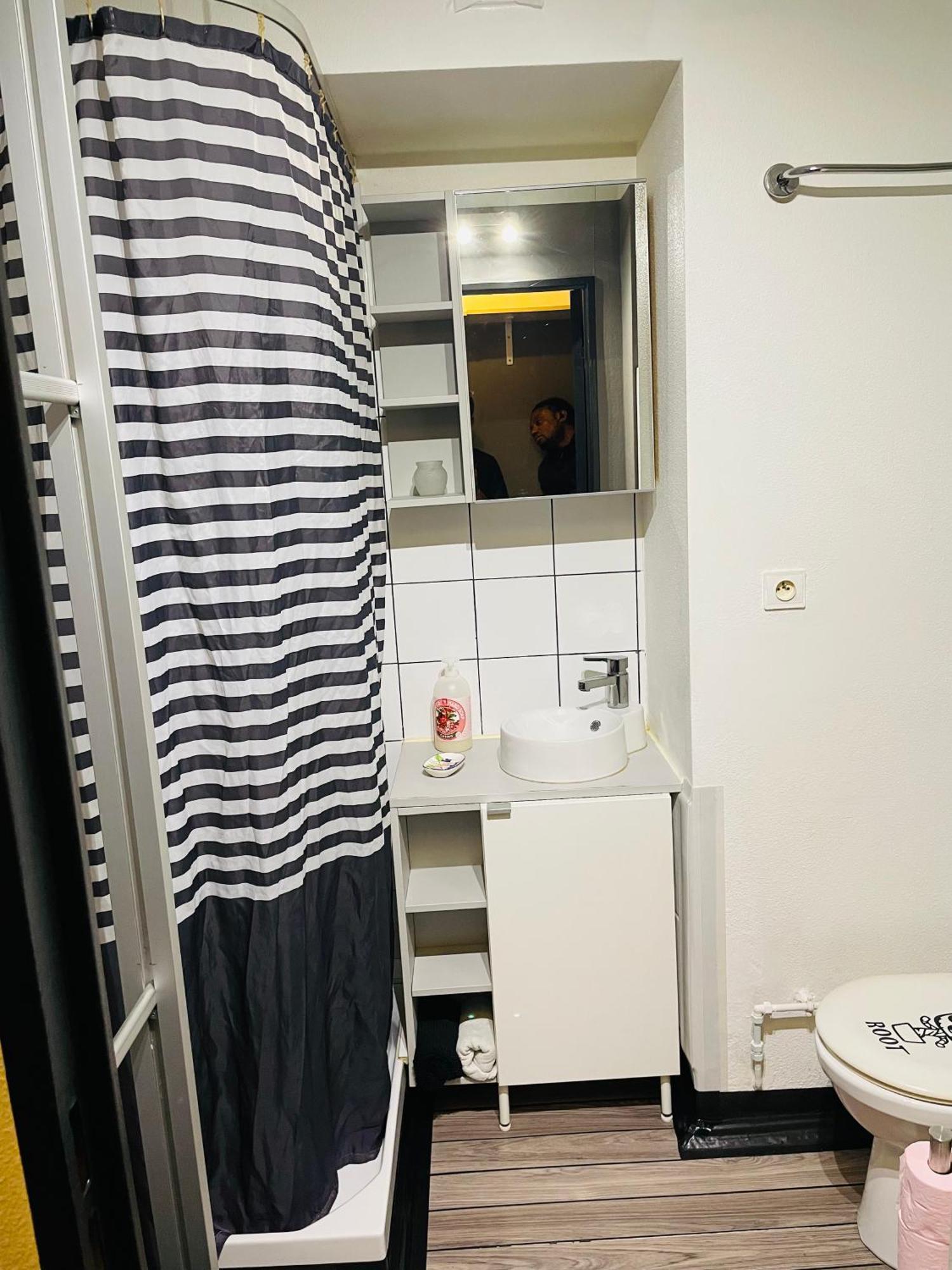 Comfortable Studio In Clichy Extérieur photo