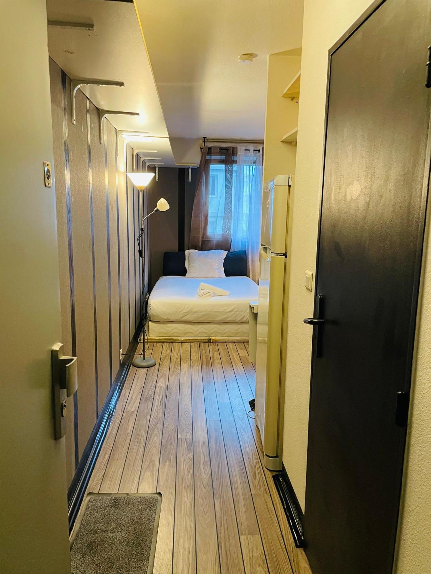Comfortable Studio In Clichy Extérieur photo